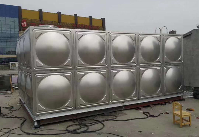 不銹鋼消防水箱該如何與消防穩(wěn)壓泵進(jìn)行連接？